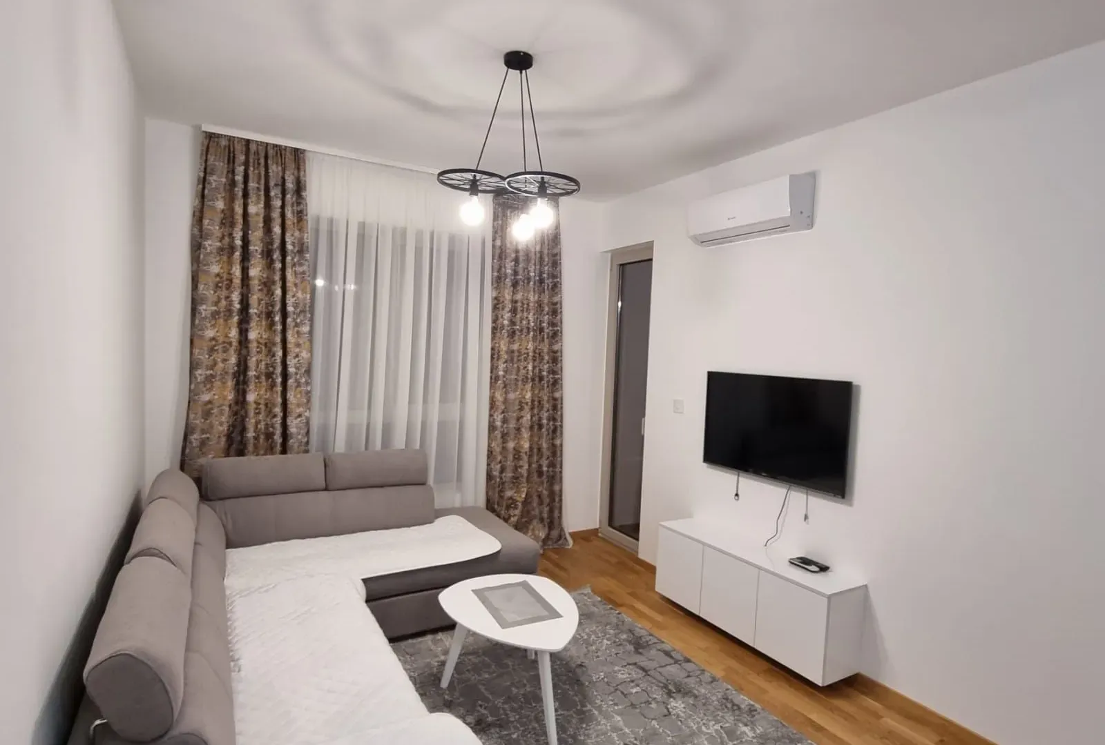Izdavanje, jednosoban stan, 45m², Bečići, Budva