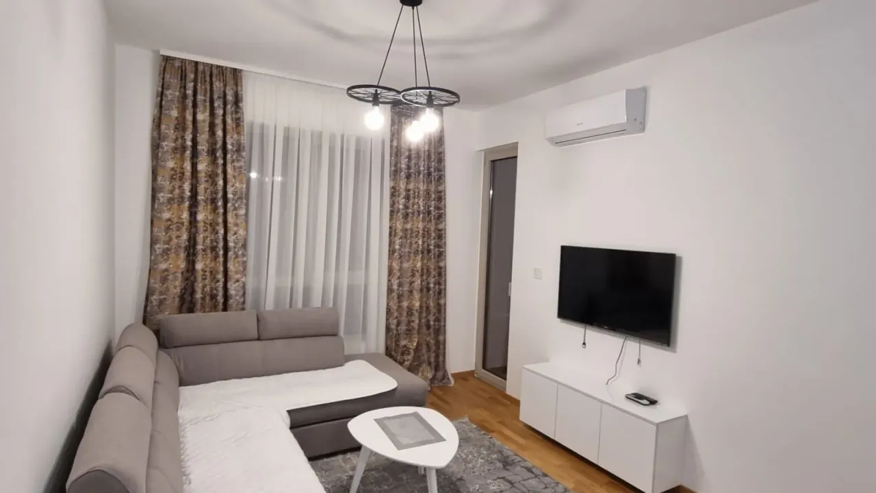 Izdavanje, jednosoban stan, 45m², Bečići, Budva