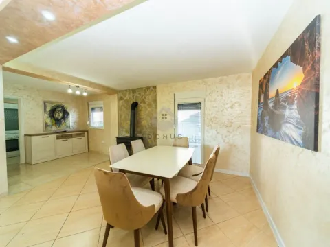 Sale, house, 200m², Zeta, Podgorica - image 17