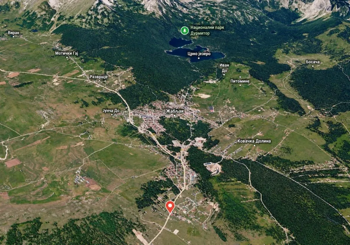 Prikaz lokacije na satelitskom snimku sa oznakama okolnih mjesta.