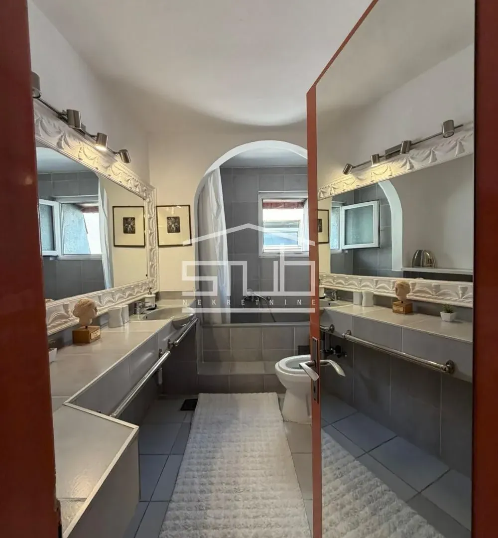 Rent, four bedroom apartment, 150m², Neimar, Vračar Sve Podlokacije