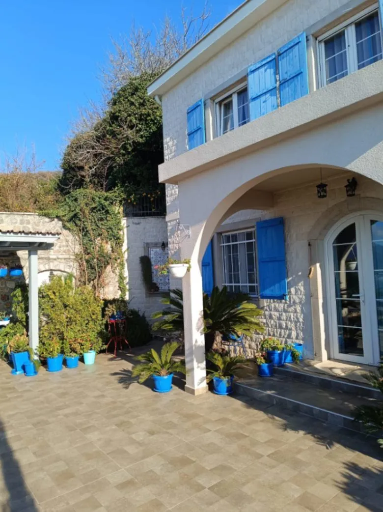 Prodaja, kuća, 330m², Donja Lastva, Tivat