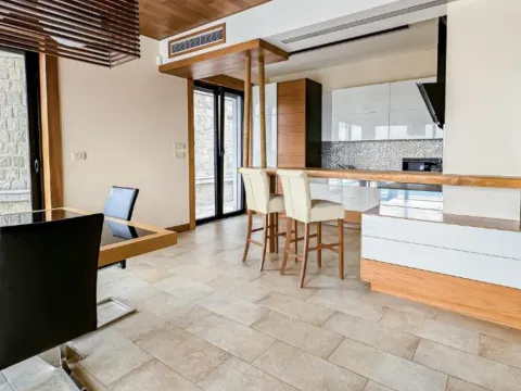 Rent, house, 300m², Dub, Kotor - image 25