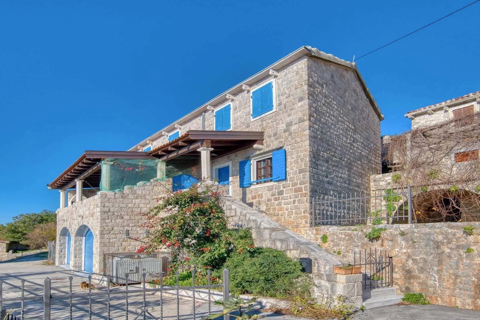Sale, house, 311m², Reževići, Budva