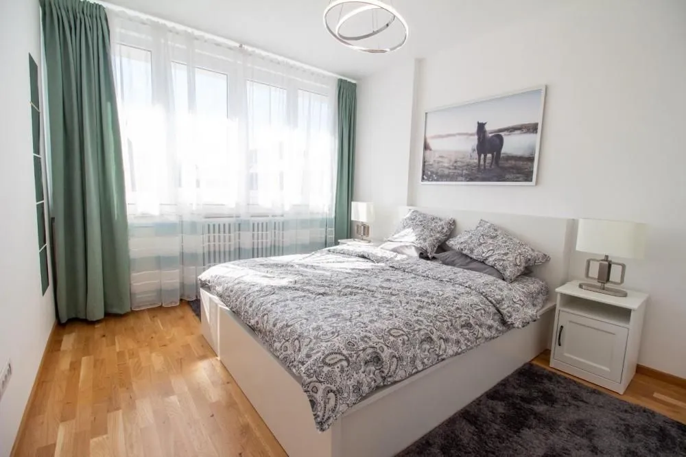 Izdavanje, trosoban stan, 70m², Slavija, Vračar Sve Podlokacije
