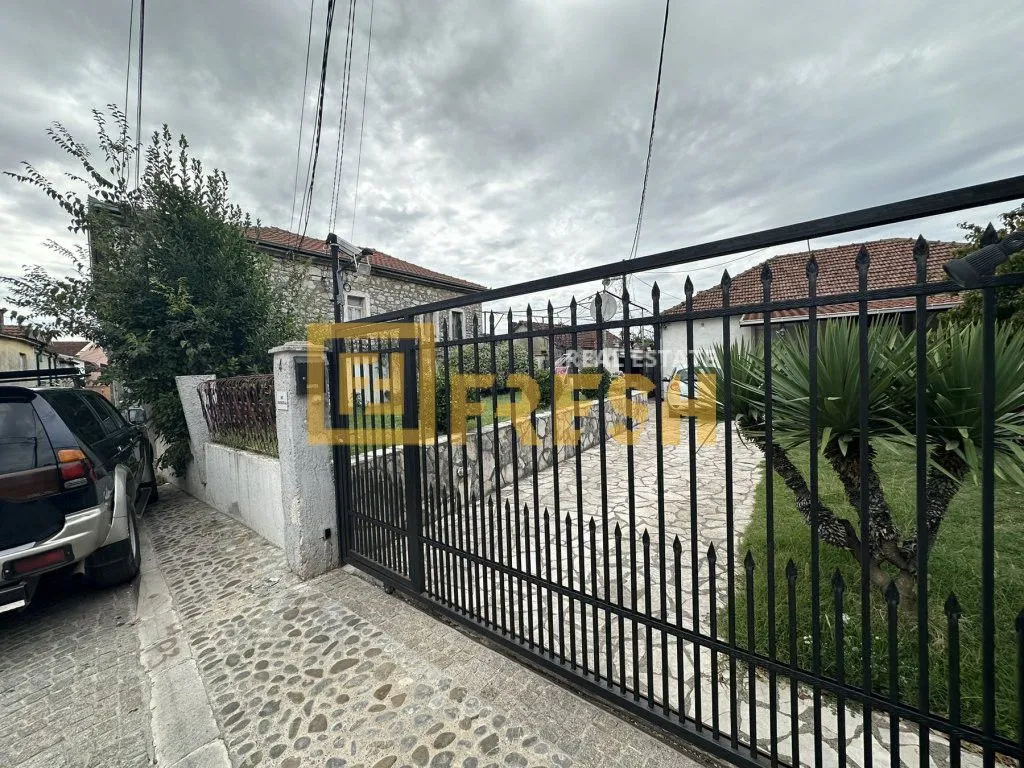 Prodaja, kuća, 103m², Stara Varoš, Podgorica
