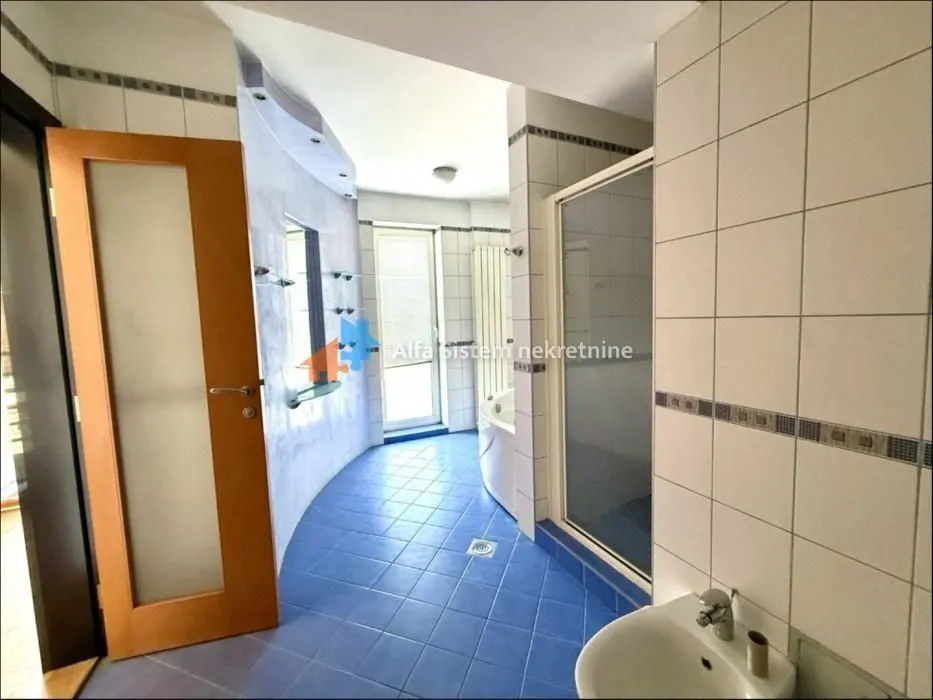Izdavanje, stan, 207m², Kalenić Pijaca, Vračar Sve Podlokacije