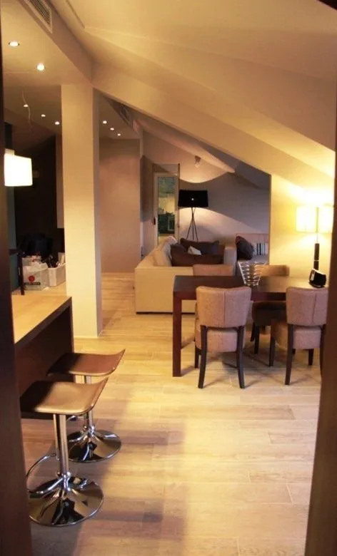 Izdavanje, jednosoban stan, 130m², Kavač, Kotor