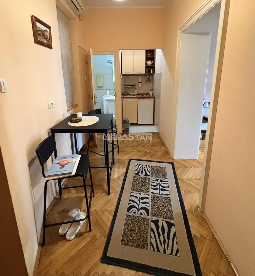 Izdavanje, jednosoban stan, 30m², Kalenić Pijaca, Vračar Sve Podlokacije