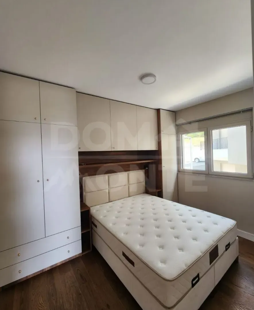 Izdavanje, jednosoban stan, 40m², Tivat, Crna Gora