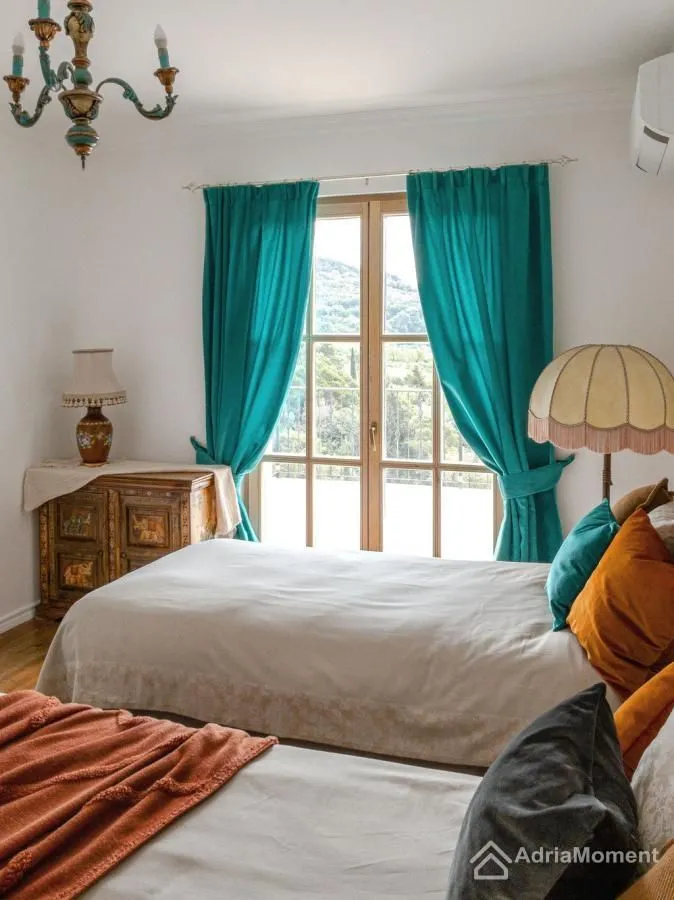 Prodaja, kuća, 354m², Ratiševina, Herceg Novi
