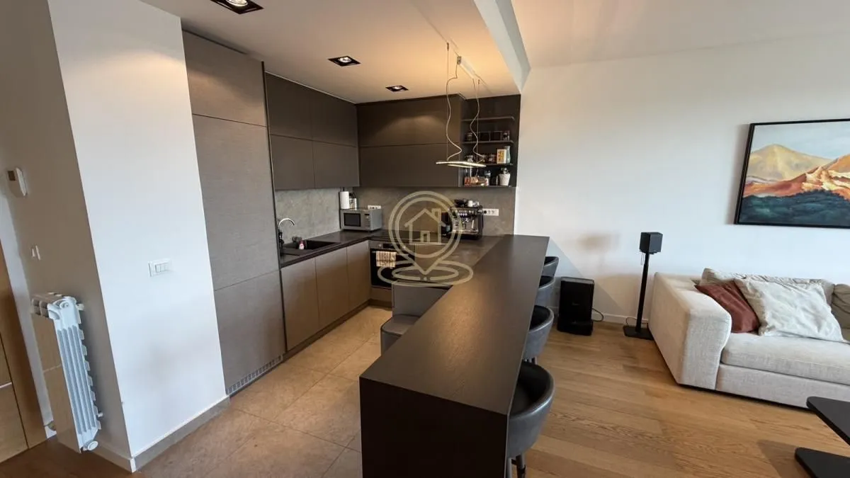 Izdavanje, trosoban stan, 89m², Savski Venac, Beograd