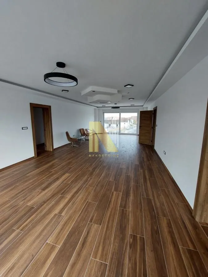 Izdavanje, poslovni prostor, 250m², Veternik, Novi Sad Sve Podlokacije