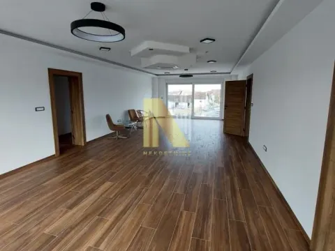 Izdavanje, poslovni prostor, 250m², Veternik, Novi Sad Sve Podlokacije