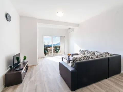 Rent, one bedroom apartment, 50m², Rafailovići, Budva - image 6