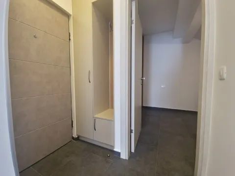Rent, one bedroom apartment, 45m², Lastva Grbaljska, Kotor - image 3