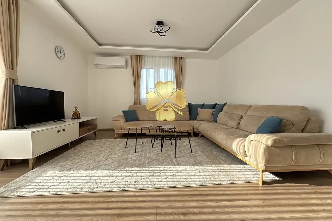 Izdavanje, trosoban stan, 90m², Zagorič, Podgorica