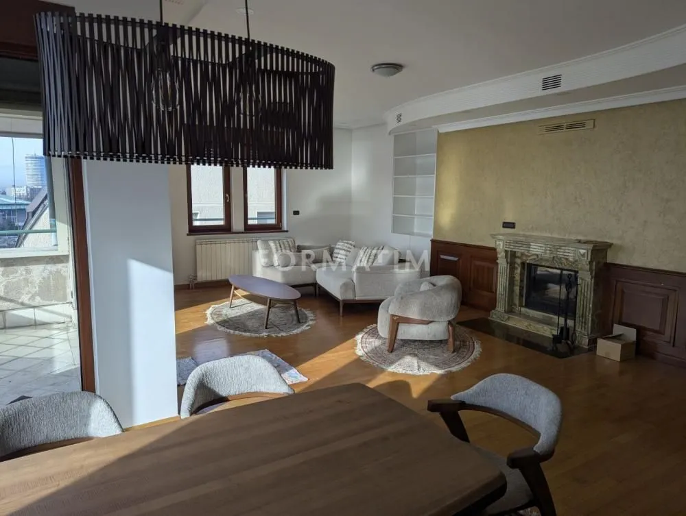 Izdavanje, četvorosoban stan, 160m², Vračar Hram, Vračar Sve Podlokacije