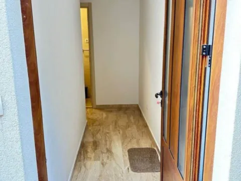 Izdavanje, dvosoban stan, 45m², Gospoština, Budva - image 3