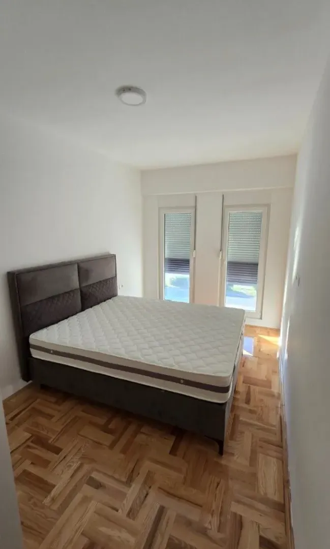 Izdavanje, jednosoban stan, 42m², Baston, Podgorica