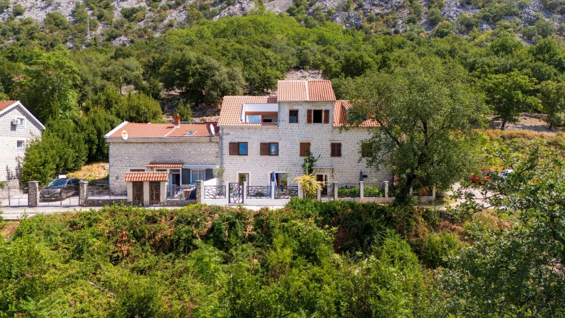 Rent, house, 150m², Orahovac, Kotor