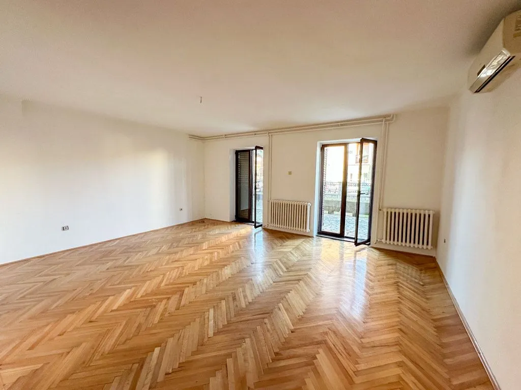 Izdavanje, kuća, 200m², Stari Aerodrom, Podgorica