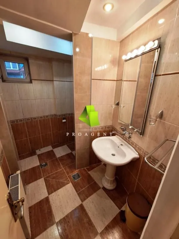 Rent, office space, 620m², Medijana, Niš
