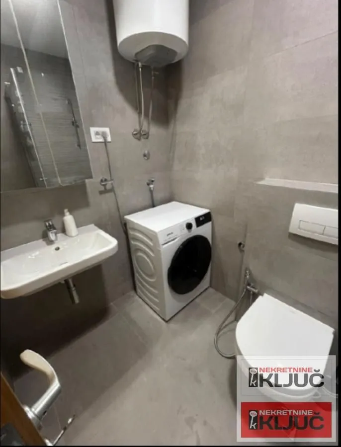 Izdavanje, dvosoban stan, 70m², Centar, Novi Sad