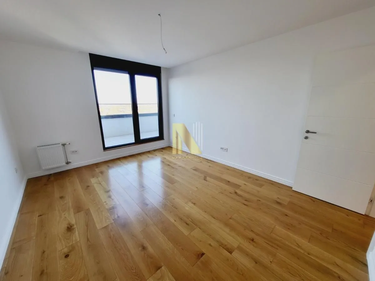 Prodaja, četvorosoban stan, 170m², Grbavica, Novi Sad Sve Podlokacije