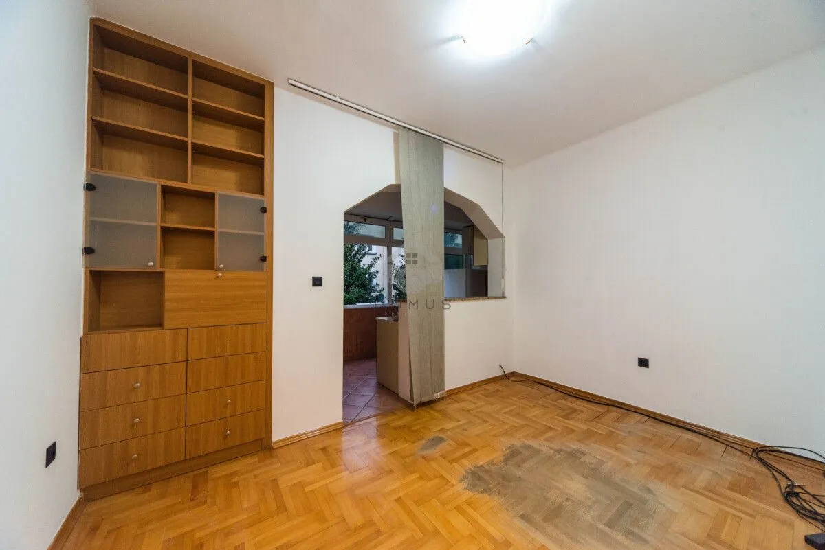 Izdavanje, poslovni prostor, 61m², Centar, Podgorica