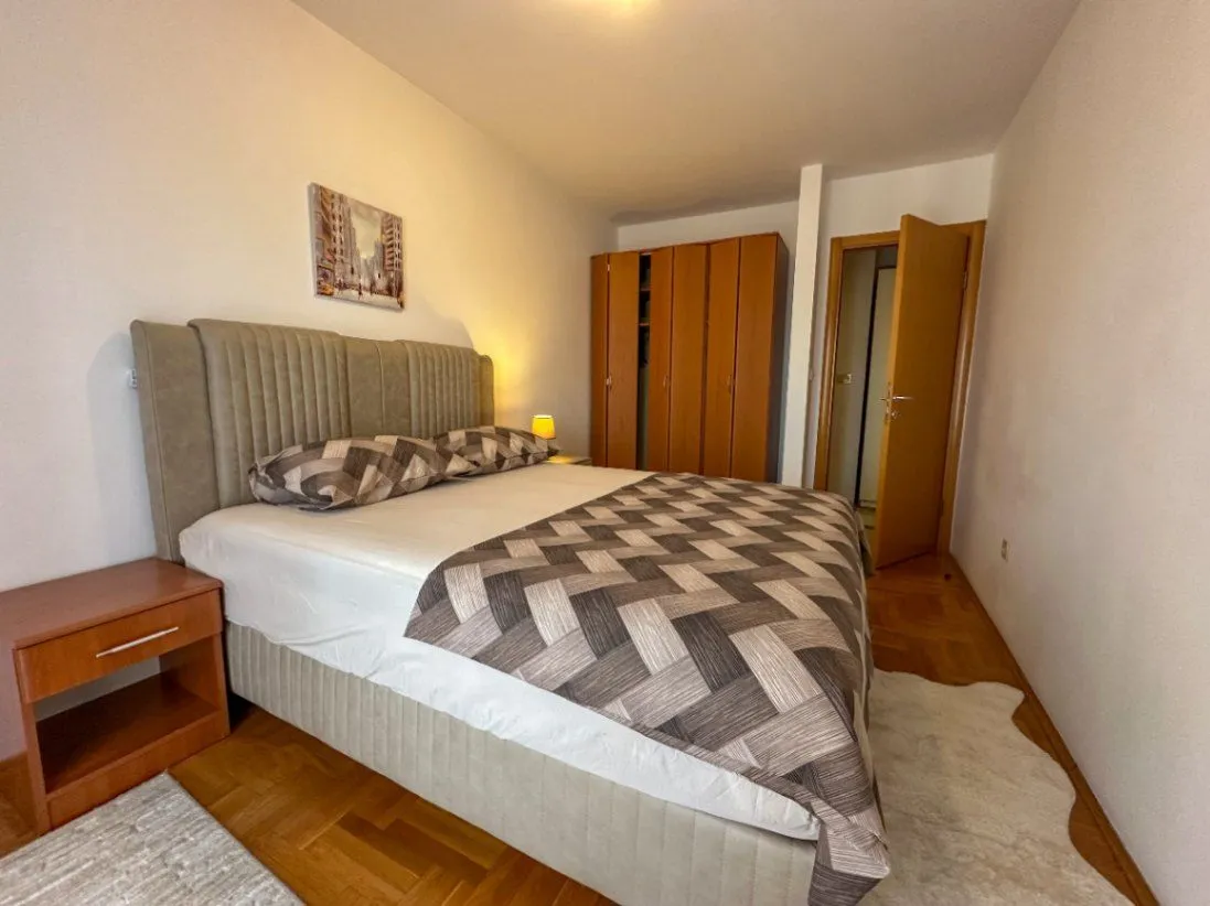 Izdavanje, dvosoban stan, 72m², Stari Aerodrom, Podgorica