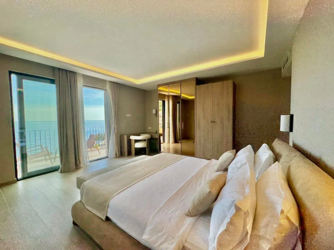 Izdavanje, kuća, 350m², Pržno, Budva