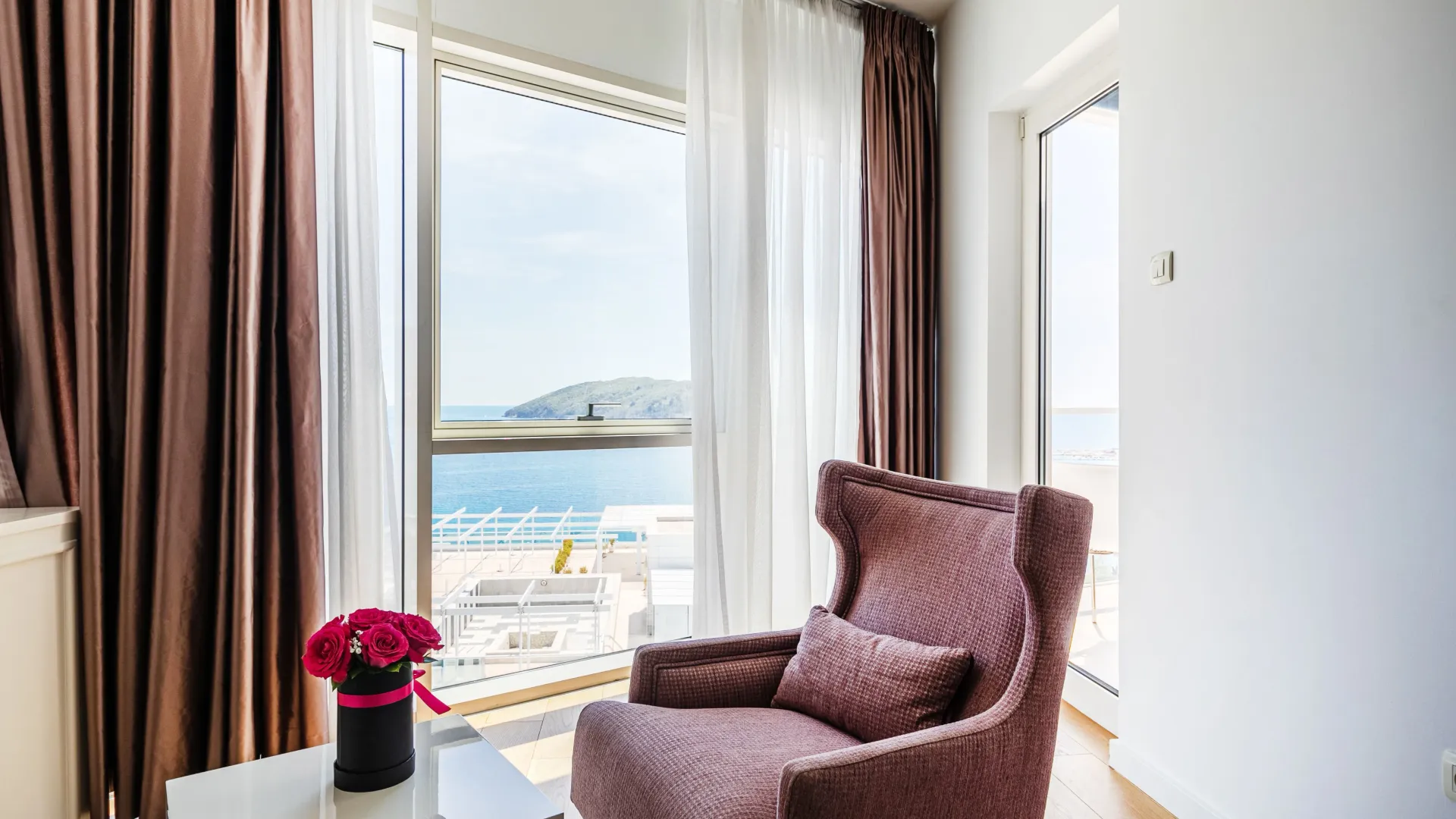 Rent, one bedroom apartment, 77m², Tre Canne, Budva