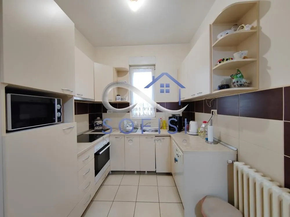 Prodaja, kuća, 189m², Salajka, Novi Sad Sve Podlokacije