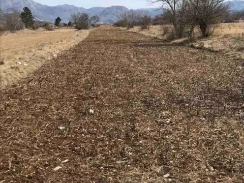 Zemljište in Grahovo