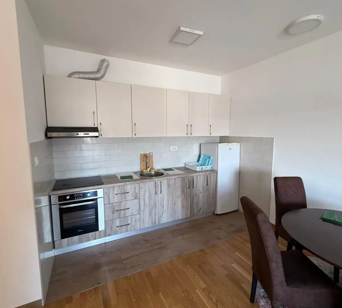 Izdavanje, jednosoban stan, 42m², Zabjelo, Podgorica