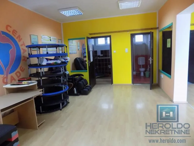 Sale, office space, 300m², Moravski park, Ćuprija