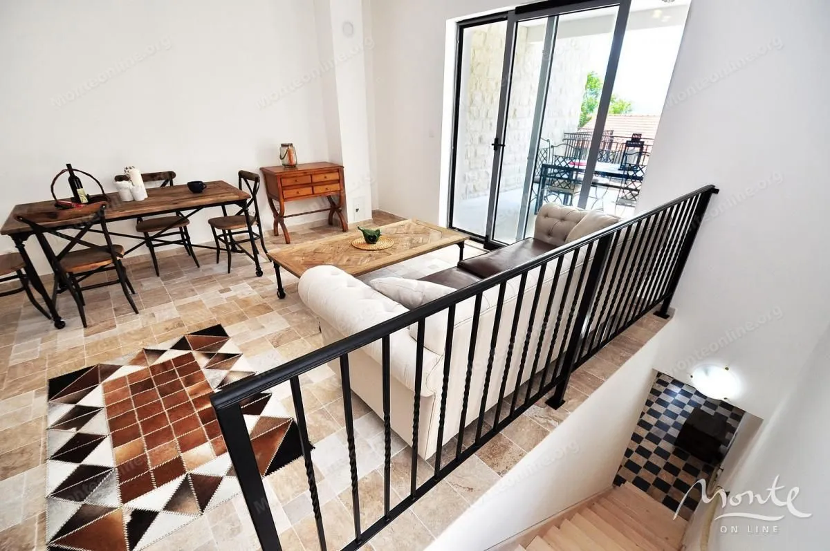Sale, office space, 570m², Risan, Kotor