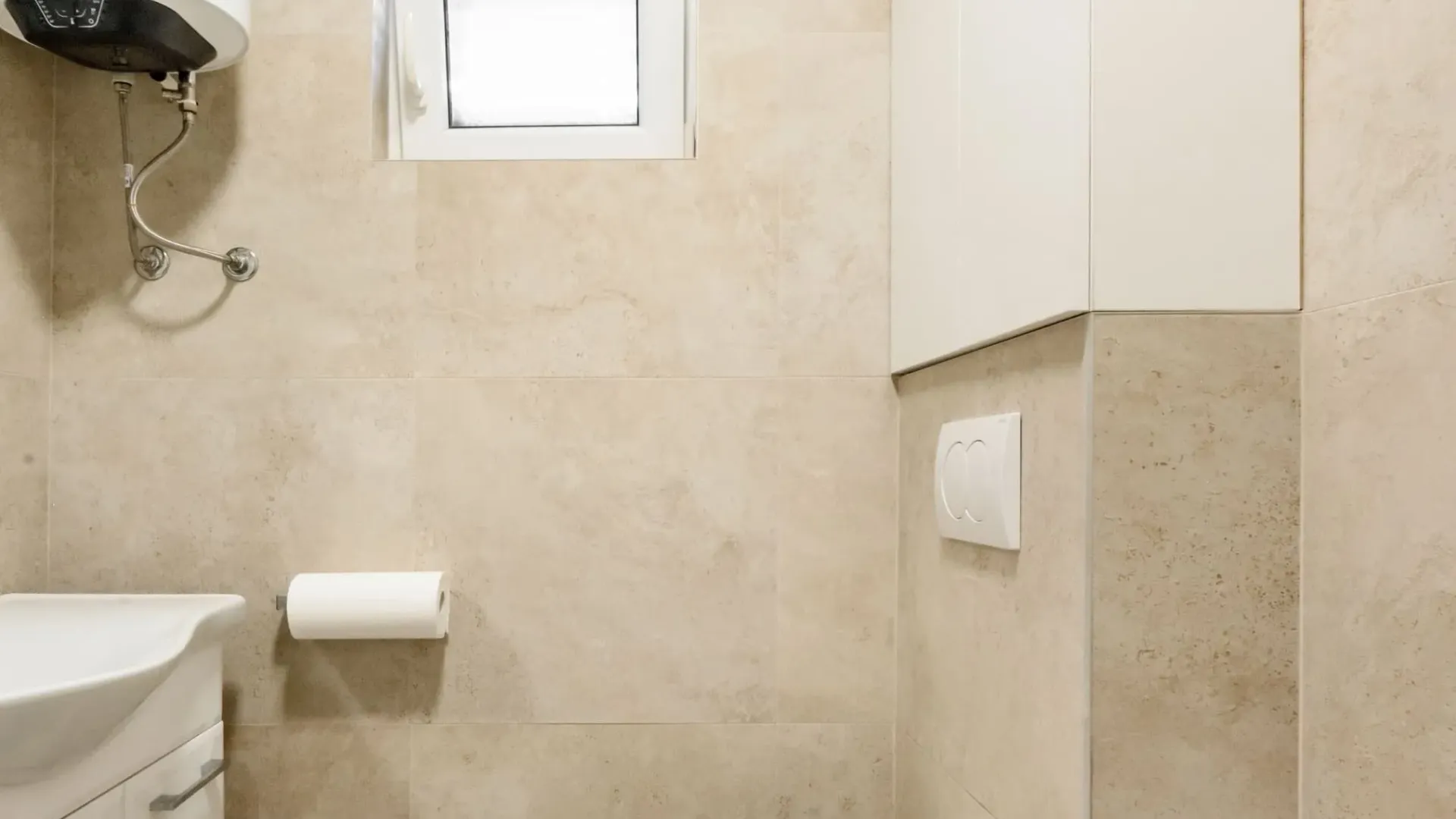 Izdavanje, trosoban stan, 120m², Mrčevac, Tivat