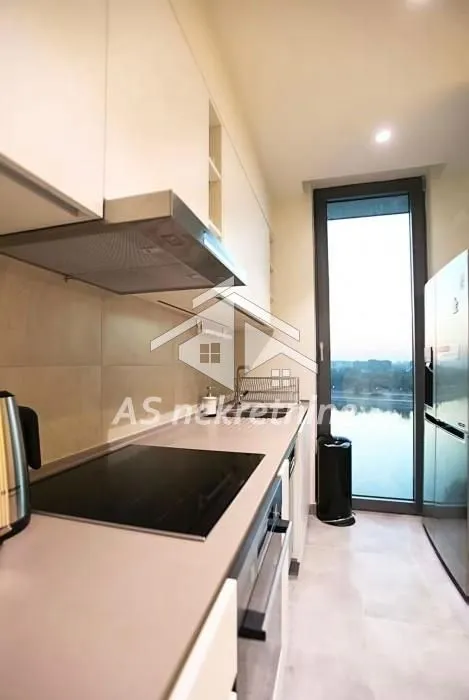 Izdavanje, četvorosoban stan, 142m², Savski Venac, Beograd