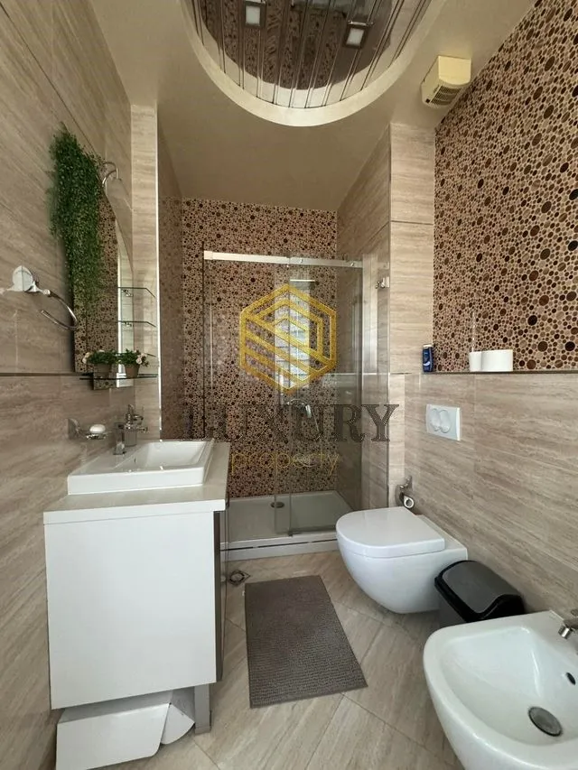 Prodaja, dvosoban stan, 117m², Centar, Budva