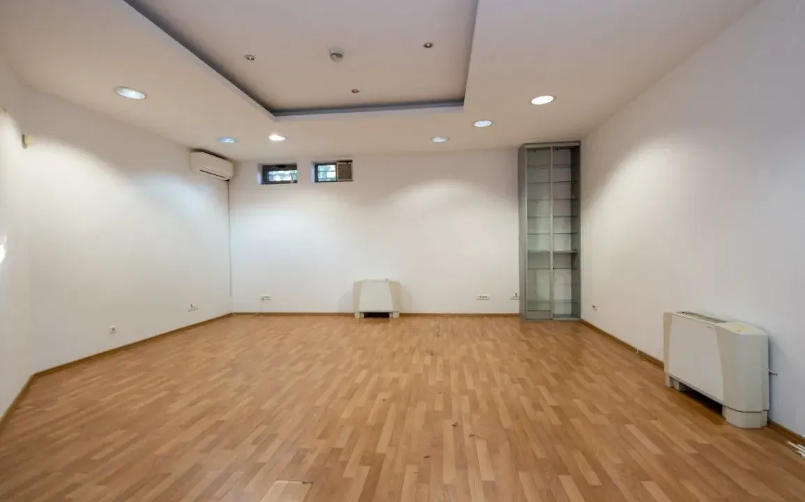 Izdavanje, poslovni prostor, 147m², Momišići, Podgorica