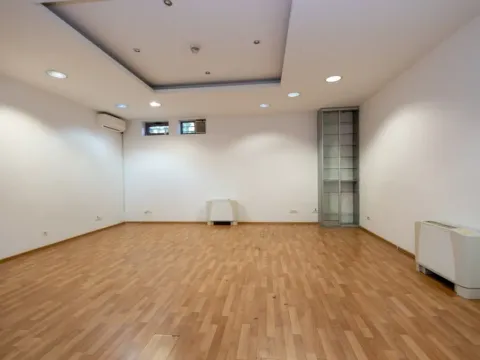 Izdavanje, poslovni prostor, 147m², Momišići, Podgorica