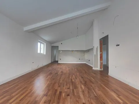 Sale, house, 250m², Karaburško Polje, Podgorica - image 6