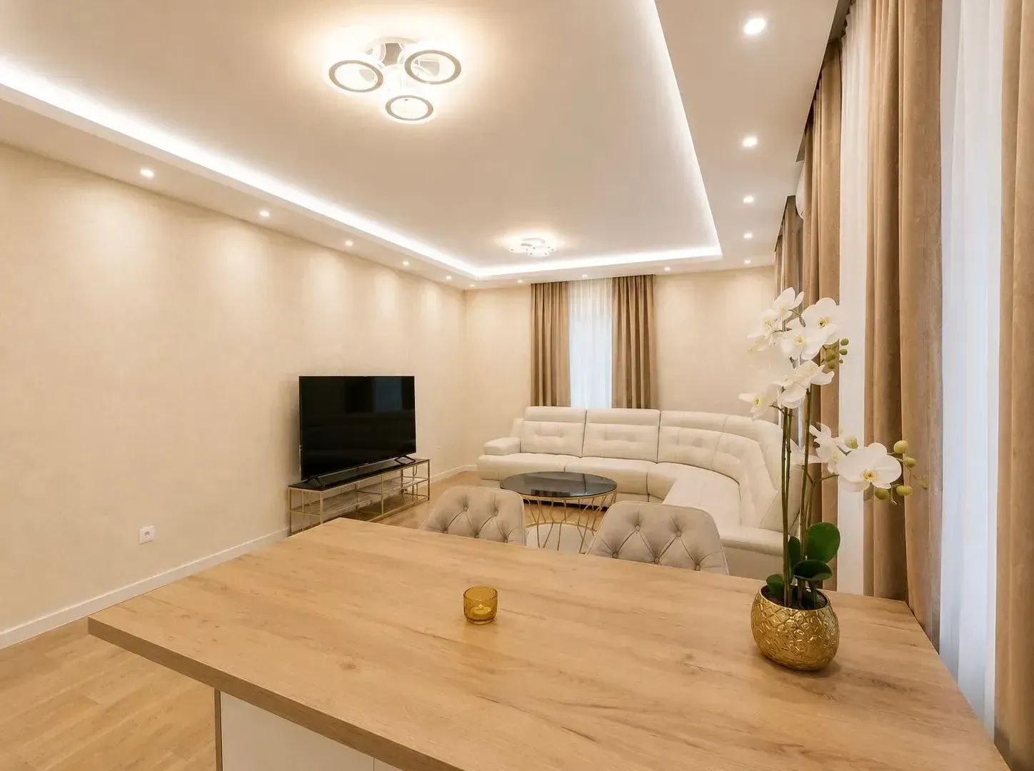 Izdavanje, dvosoban stan, 86m², Stara Varoš, Podgorica