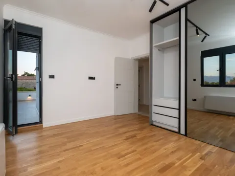 Rent, house, 180m², Gornja Gorica, Podgorica - image 12