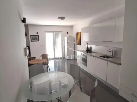 Sale, two bedroom apartment, 75m², Bečići, Budva - image 2