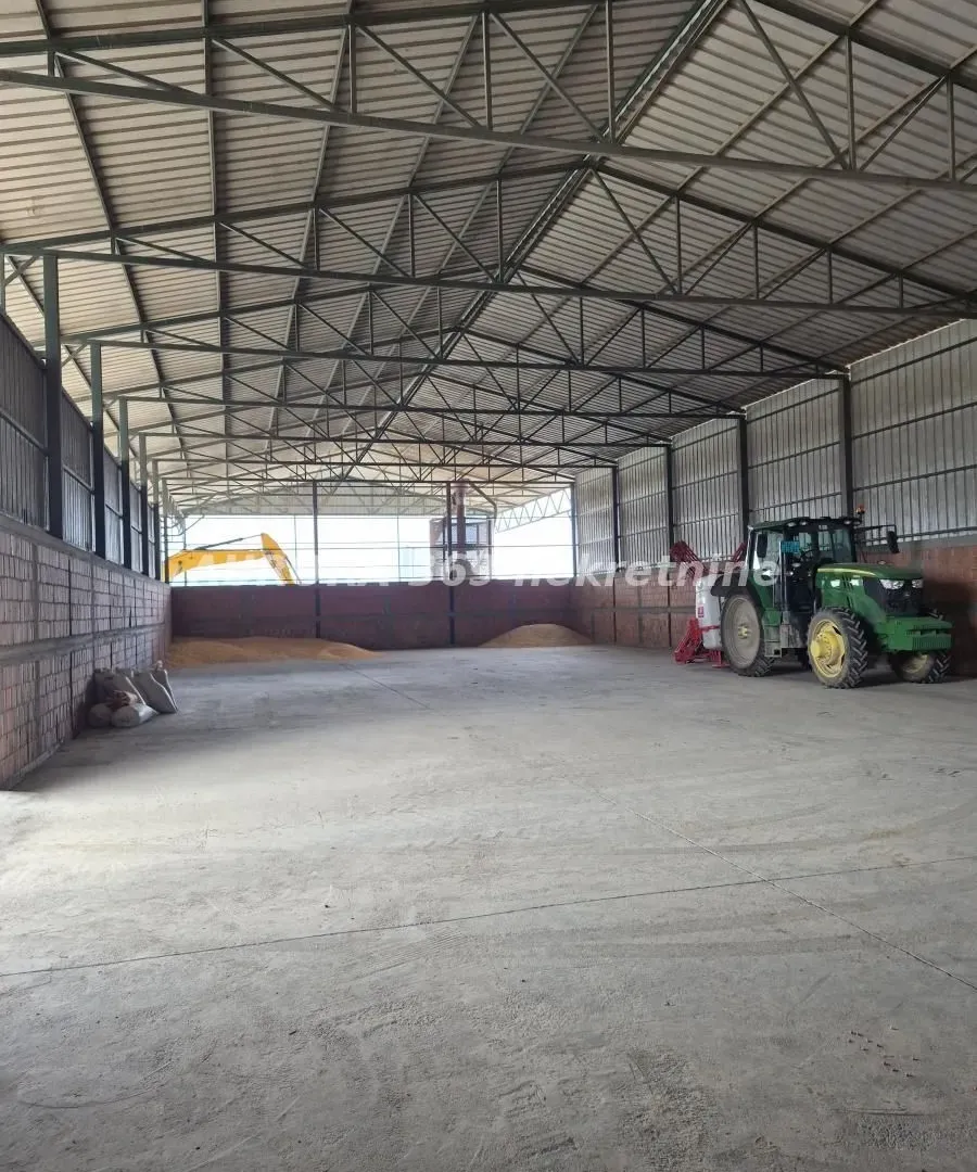 Rent, office space, 1000m², Irig, Srbija