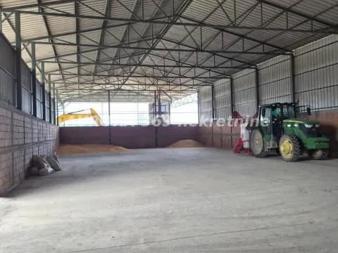 Rent, office space, 1000m², Irig, Srbija - image 1