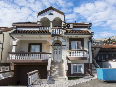 Izdavanje, kuća, 500m², Ostalo, Podgorica